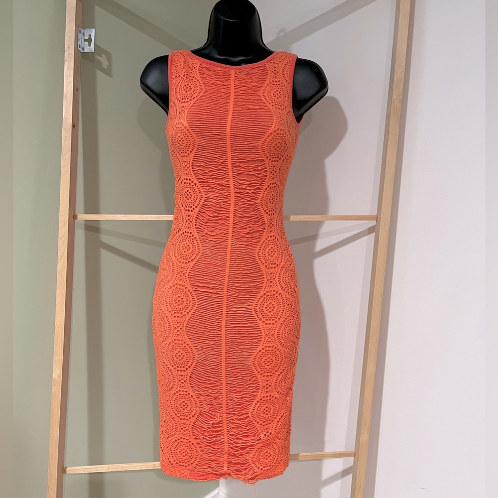 Super comfy and flattering coral bebe dress